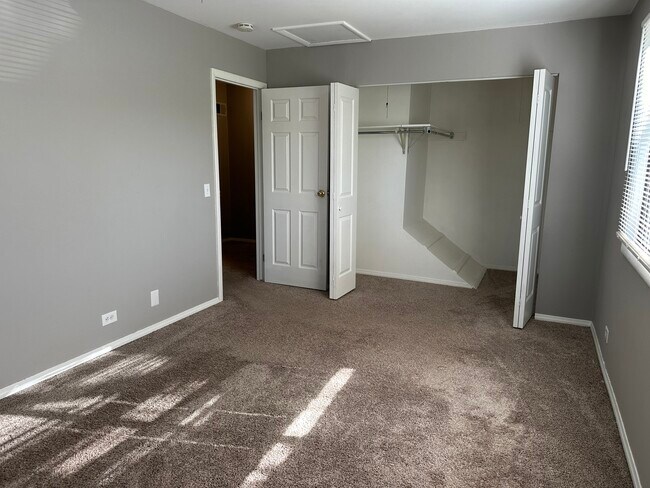 Building Photo - 710 Whitesail Dr