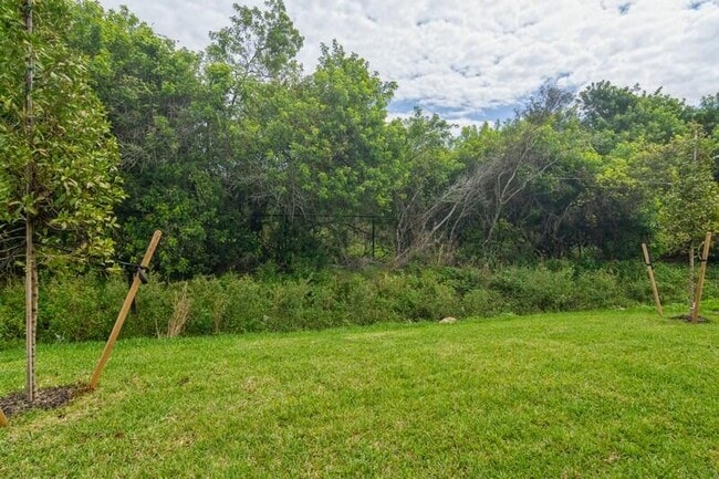 Building Photo - 3374 N Park Dr