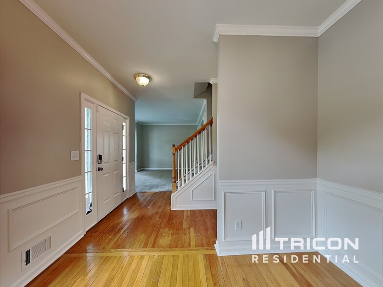Building Photo - 2777 Brook Forest Dr