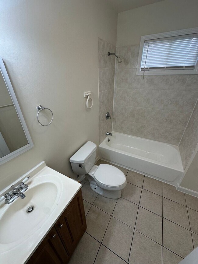 Building Photo - Spring St. 227-231