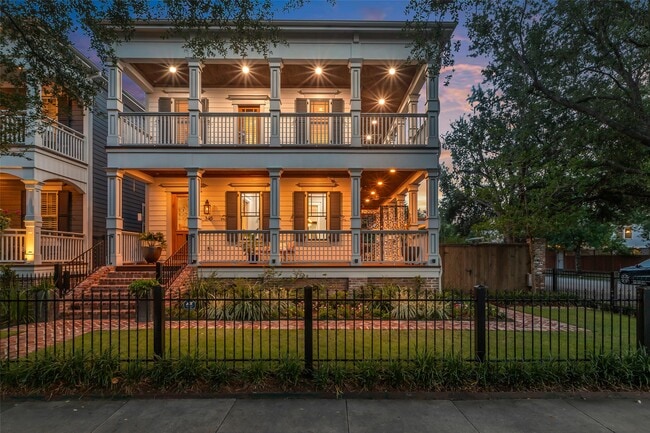 Building Photo - 340 W 17th St