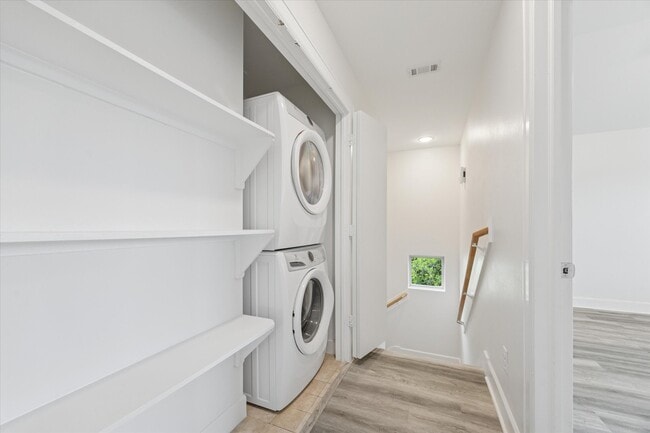 Building Photo - 701 E 40th St