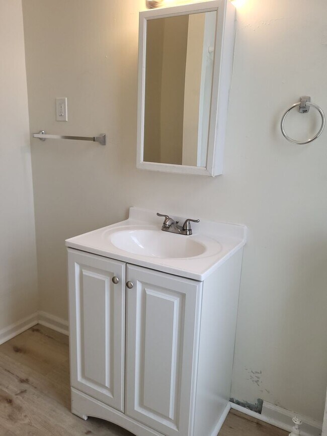 Building Photo - 225 Park Ave