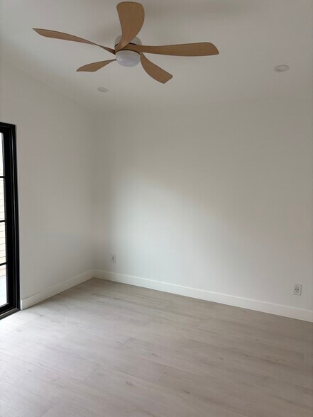Building Photo - 8235 Casa Blanca Pl