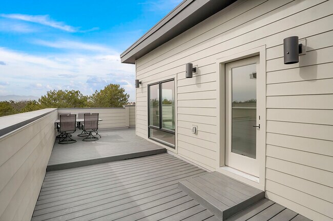 Rooftop Deck - 9074 Harlan St