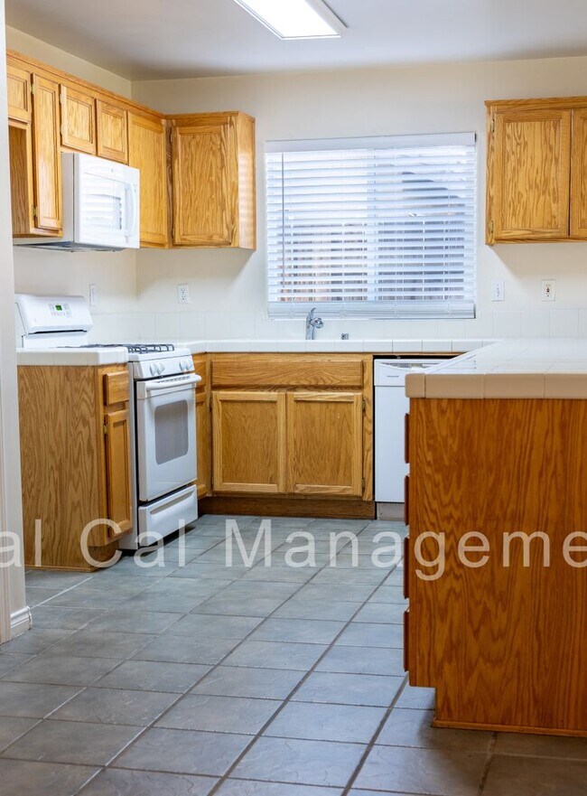 Building Photo - 5 Bedroom, 2 Bath Home in Desired Northwest - $2895 Per Month!