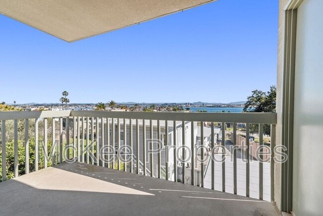 Building Photo - 307 San Elijo St