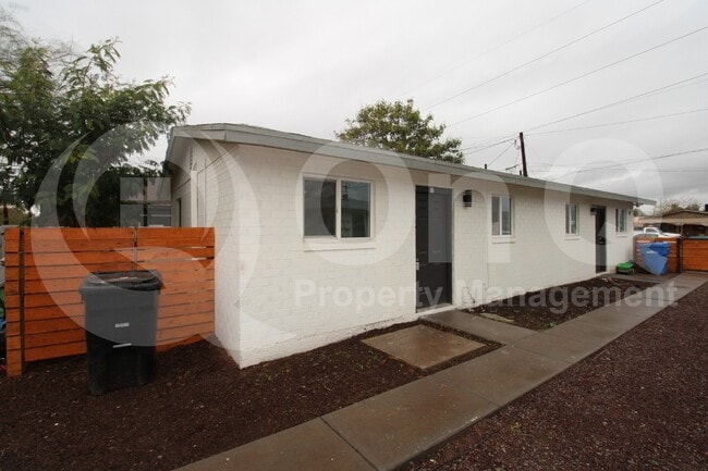 Building Photo - 1103 W Sherman St