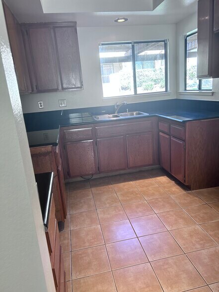 Building Photo - 781 Danville Dr