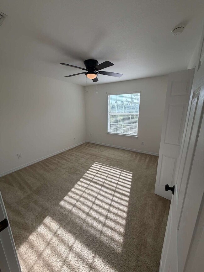 Building Photo - Welcome to The Hammocks! Newly Updated 3 bedroom 2.5 bath home.