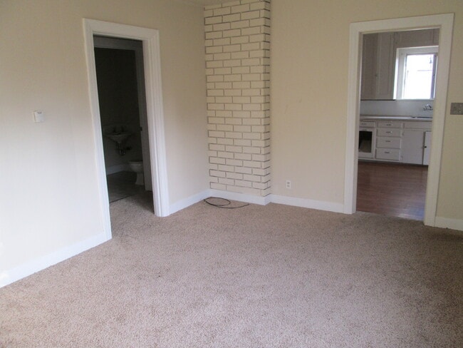 Building Photo - 715 Owens St