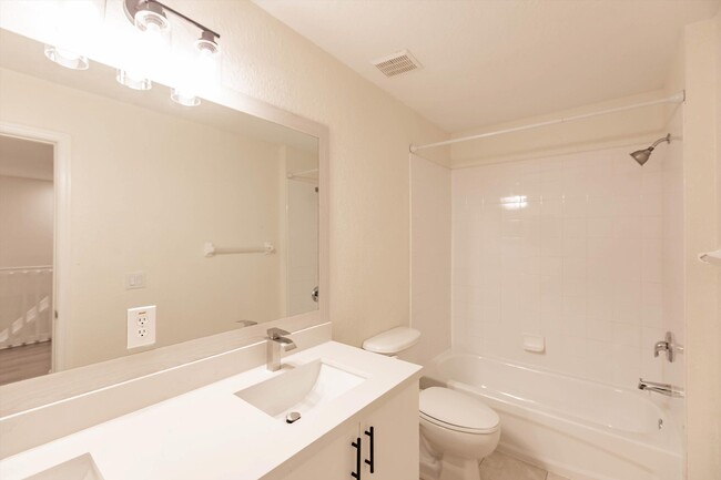 Building Photo - 853 Imperial Lake Rd