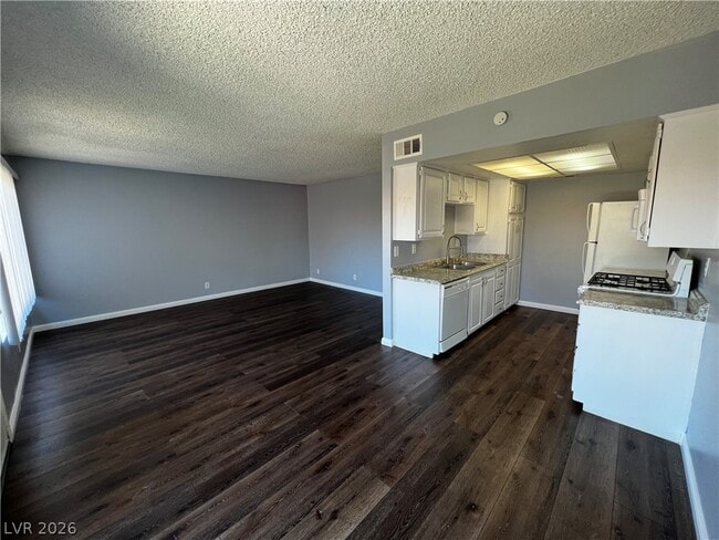 Building Photo - 6630 Bubbling Brook Dr