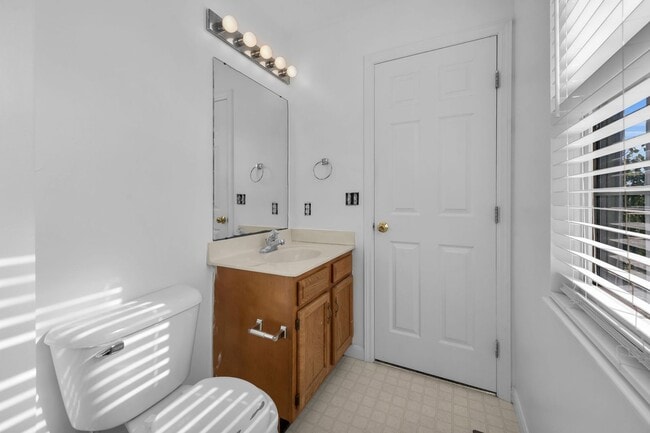 Building Photo - Lebanon- Beautiful 3 bed 2.5 bath home