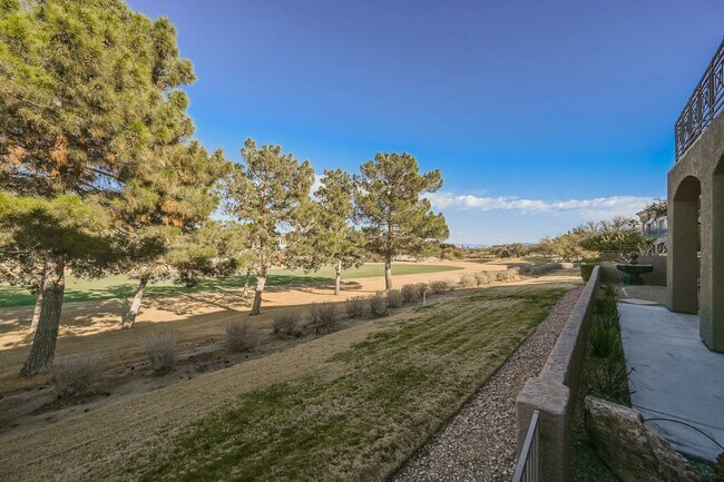 Building Photo - Beautiful 2 bd/2 bath condo in luxury gated Summerlin community ON TPC GOLF COURSE