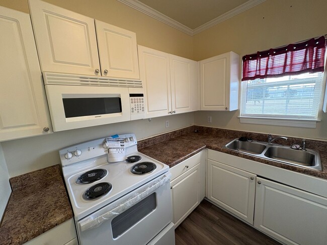 Building Photo - For Rent