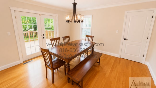 Building Photo - Beautiful Home Near Brookside