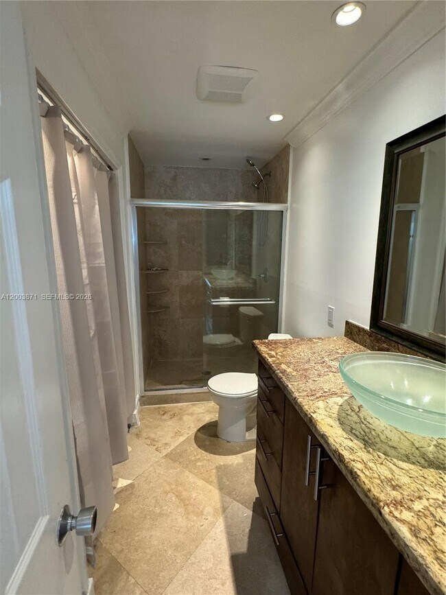 Building Photo - 3920 Woodside Dr