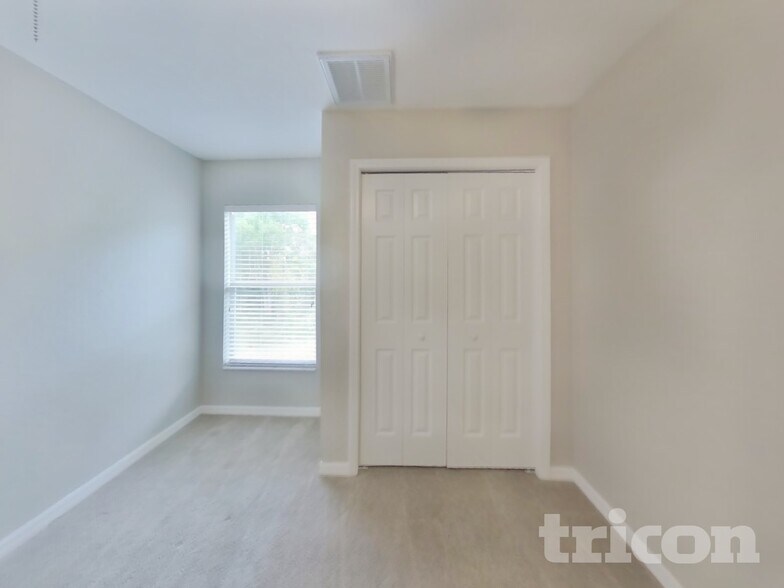 Building Photo - 10636 Deerberry Dr