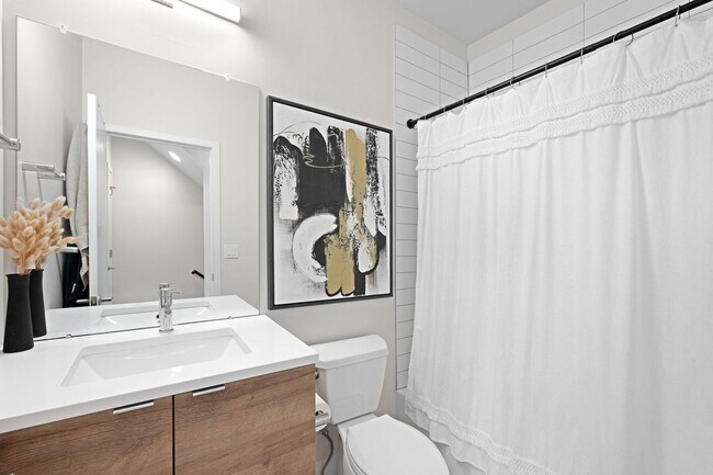 Building Photo - Modern 2-Bedroom Rowhome with Rooftop Moun...