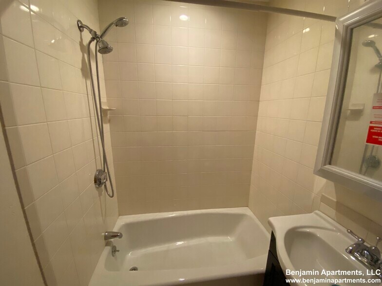 Building Photo - 97 Myrtle St