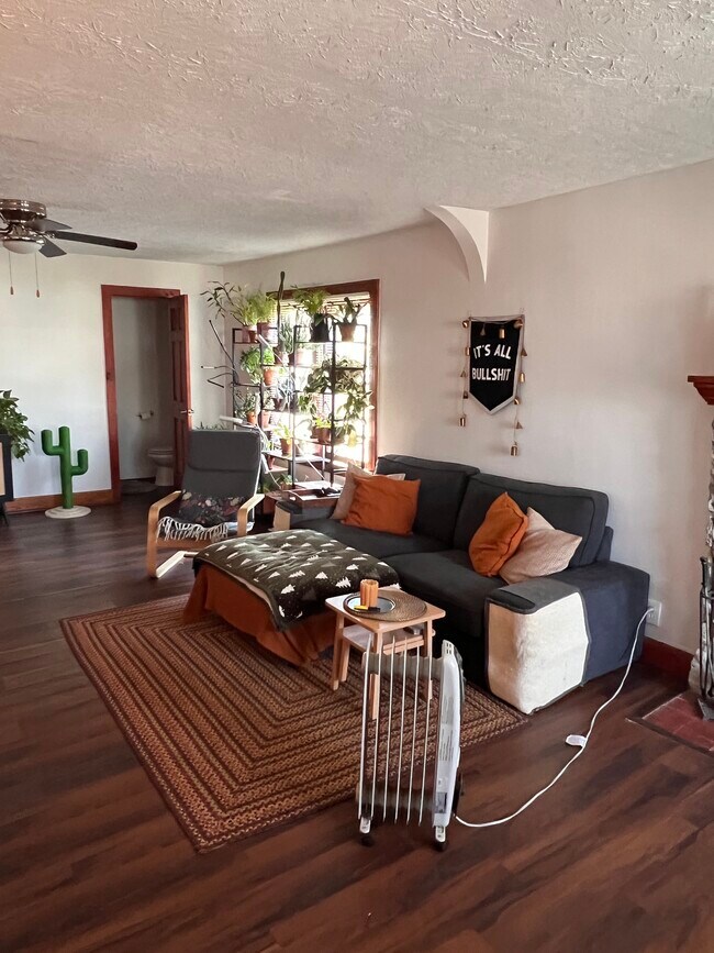 Building Photo - 433 N Randall St