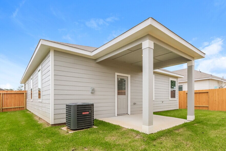 Building Photo - 15642 Plum Brk Dr