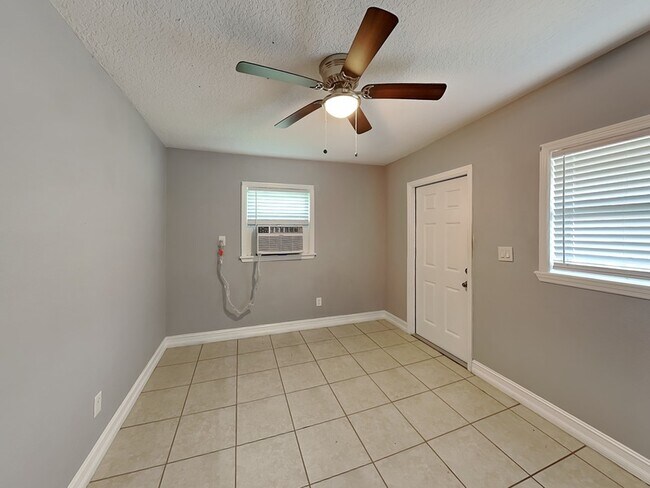 Building Photo - 4531 Conley St