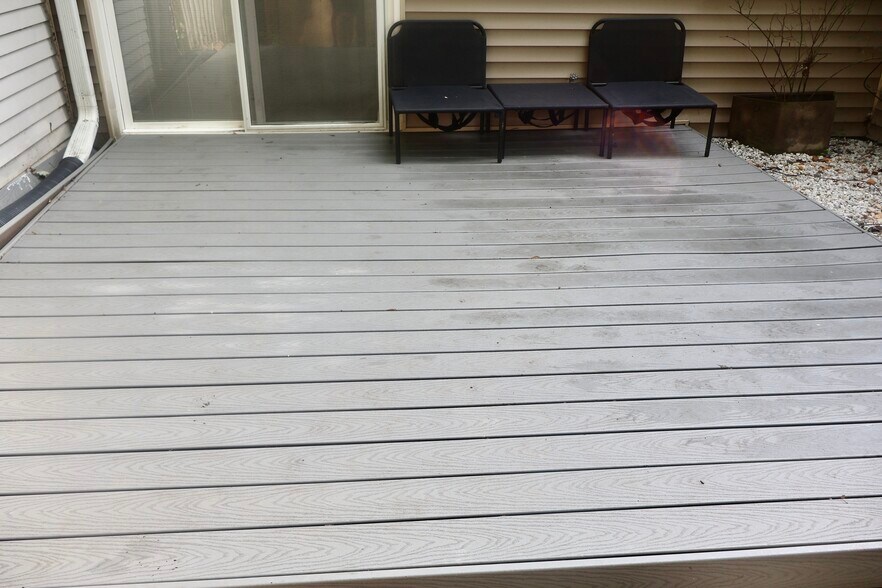 Large 12X12 Deck - 7617 Swan Ter