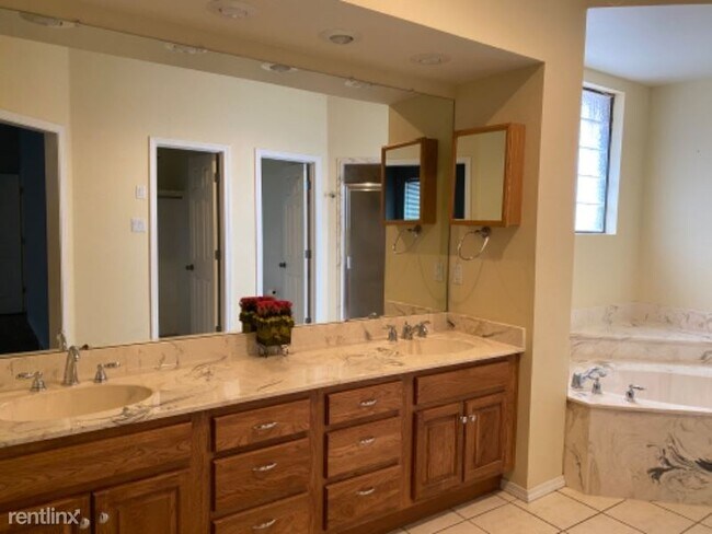 Building Photo - 4 br, 3 bath House - 3003 Onate Rd