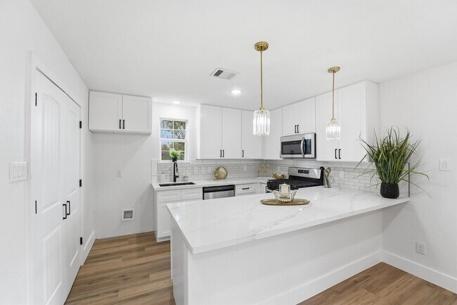 Building Photo - 3714 Brookmeade Dr