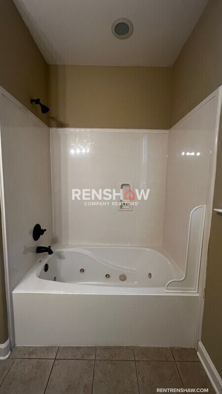 Building Photo - 1381 Calumet Farms Dr