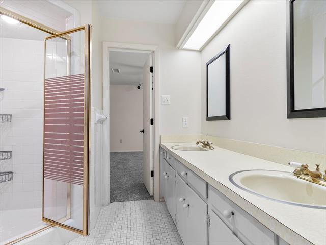 Building Photo - 1004 Overhill Dr