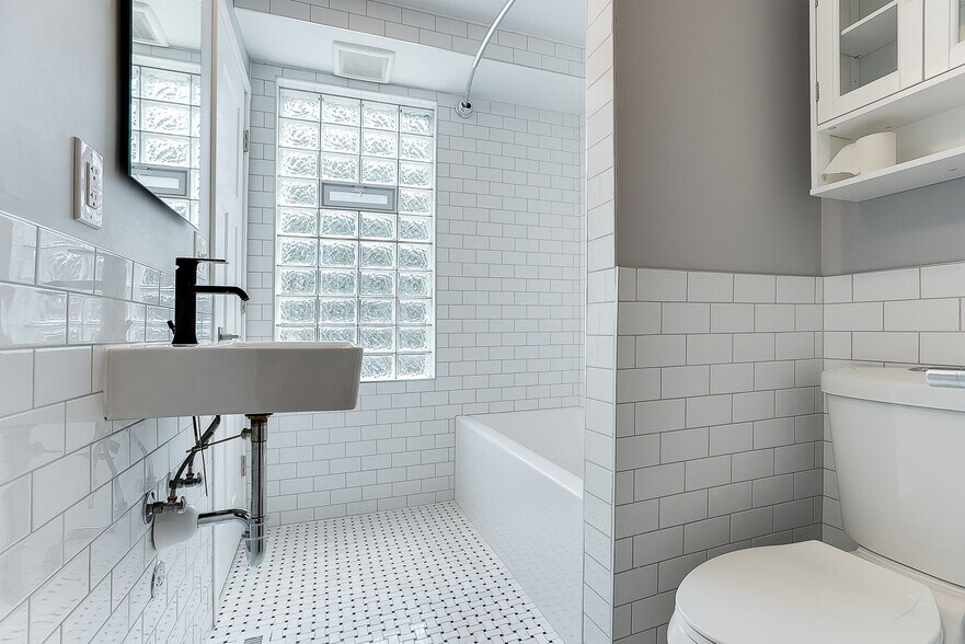 Second floor full bath - 1222 7th St W