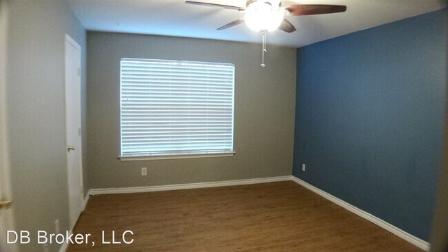 Building Photo - 2 br, 2.5 bath House - 8 Bratton Drive