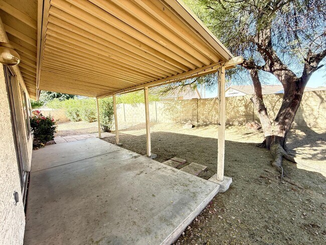 Building Photo - 509 W Ensueno Ct