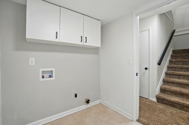 Building Photo - Renovated Gem in Gastonia with Walkout Bas...