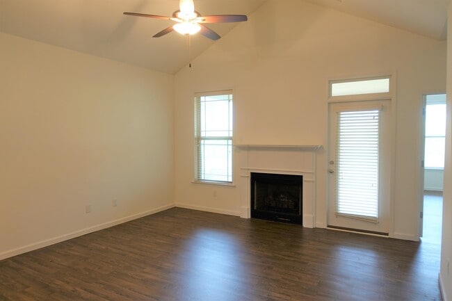 Building Photo - 176 Bur Oak Dr