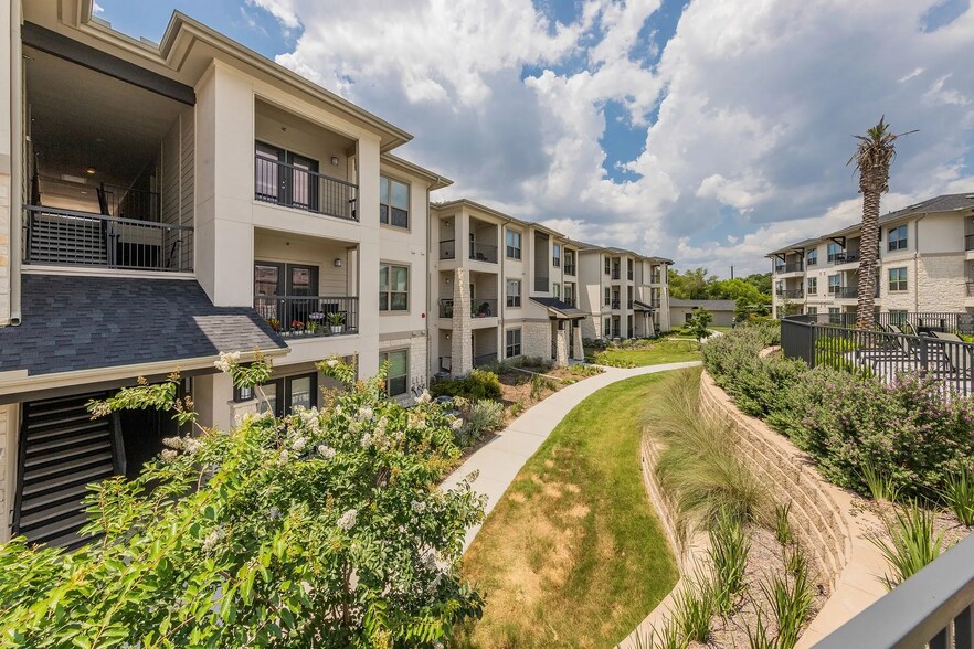 Building Photo - 4835 Usaa Blvd