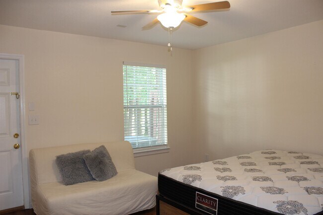 Building Photo - 4434 Gearhart Rd