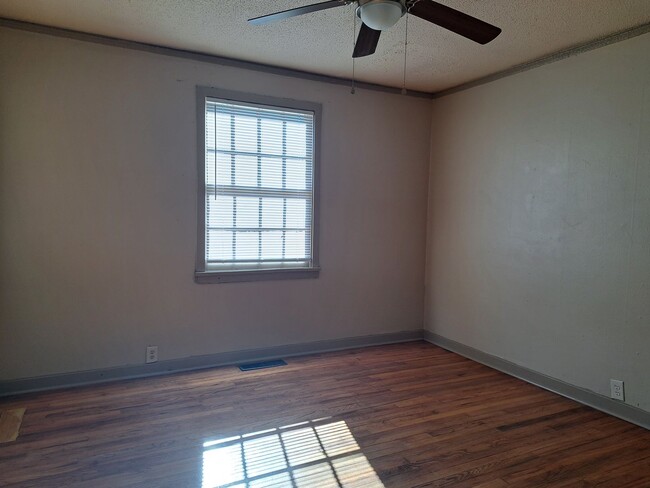 Building Photo - We have The Perfect One Bedroom Available