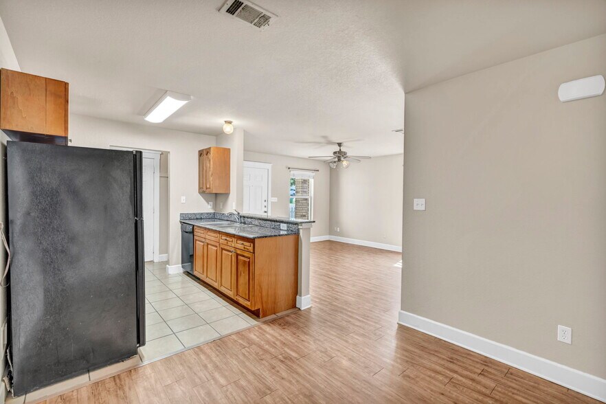 Building Photo - 710 Claremont Pky