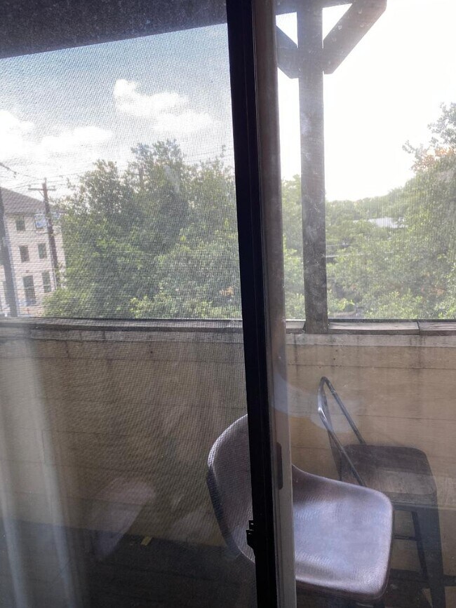 Building Photo - 2510 San Gabriel St