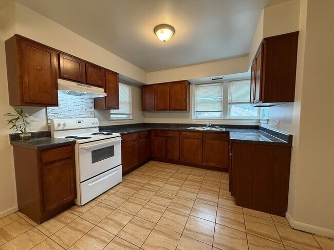 Building Photo - 312 E 83rd St