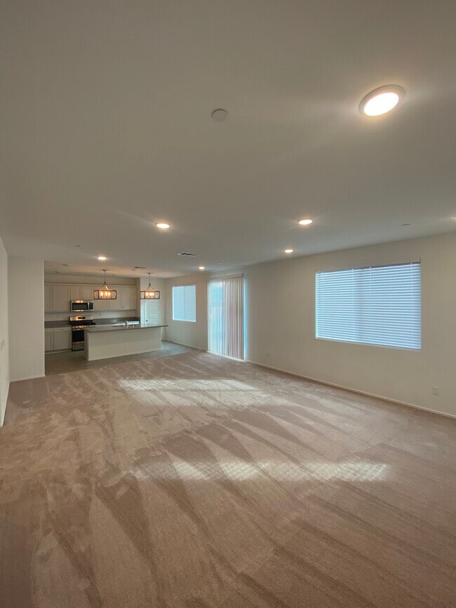 Building Photo - 6032 Mariposa Dr