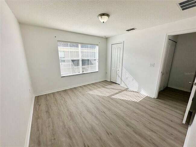Building Photo - 233 Carina Cir