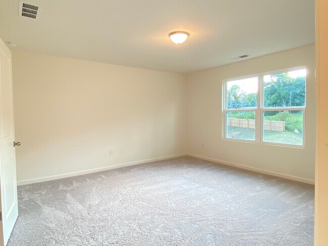 Building Photo - 1107 Union Pacific Way
