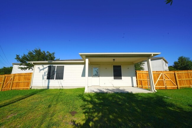 Building Photo - Immaculately upgraded and maintained home now available in Cibolo! Realtor Commission: $550