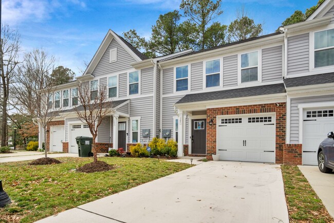 Primary Photo - Fully Furnished 3 Bedroom 2.5 Bath Townhom...