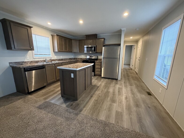 Building Photo - 15381 Danseur Dr